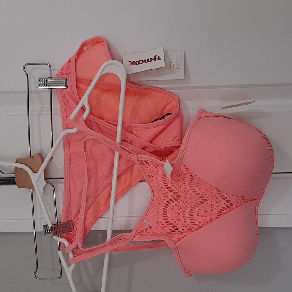 Brand new 2 piece bathing suit